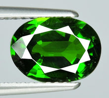 Russian Chrome Diopside, Emerald Green 1.845 ct VVS, Oval