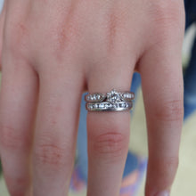 Platinum wedding / engagement ring set, 1920's -1930's, Approx. 1 carat total, Gorgeous