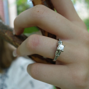 Diamond and Platinum Art Deco Vintage Engagement Ring