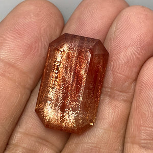 Oregon Sunstone, 26.15 ct., Golden orange with copper schiller