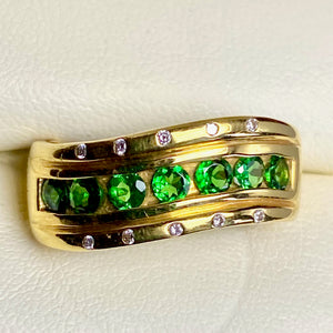 1+ carat, Tsavorite Garnets, Ring, approx. 1ct of Top Quality, Vivid Color, Diamonds, 18k gold, Size 8