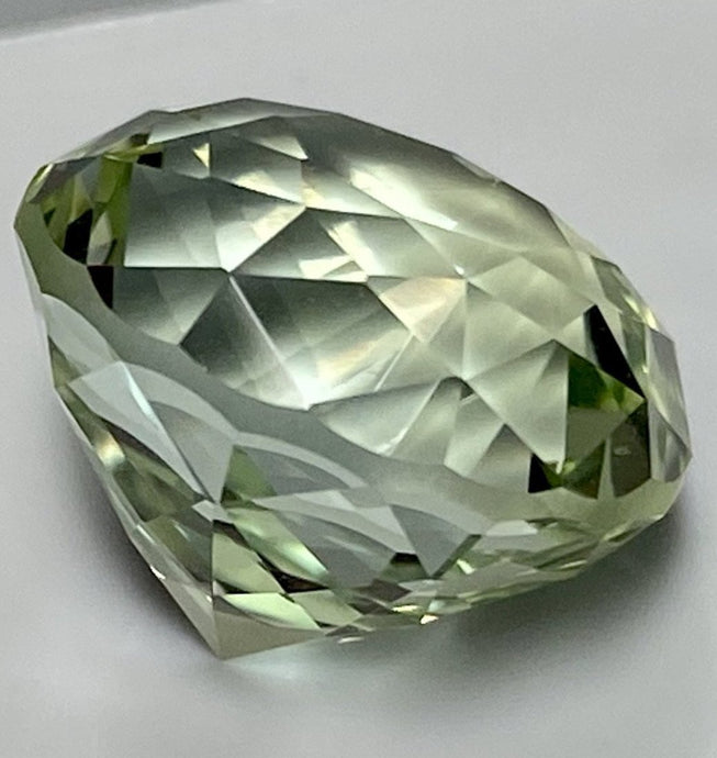 Topaz, 15.14 ct. Yellow-Green, Russia, No Treatment, Round Cut, Flawless
